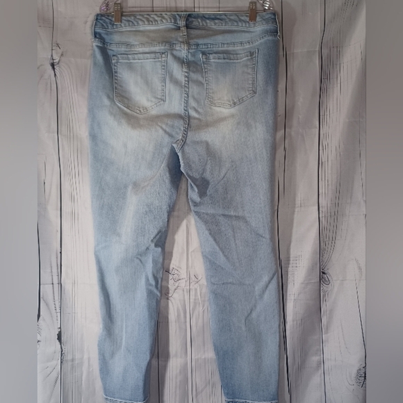 Torrid High Rise Curvy Faded Blue Women's Jeans - Picture 2 of 13